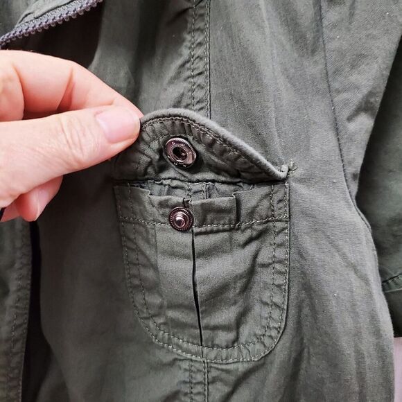 Charlotte Russe Zip Up Top Olive Green Size Small - Picture 6 of 7